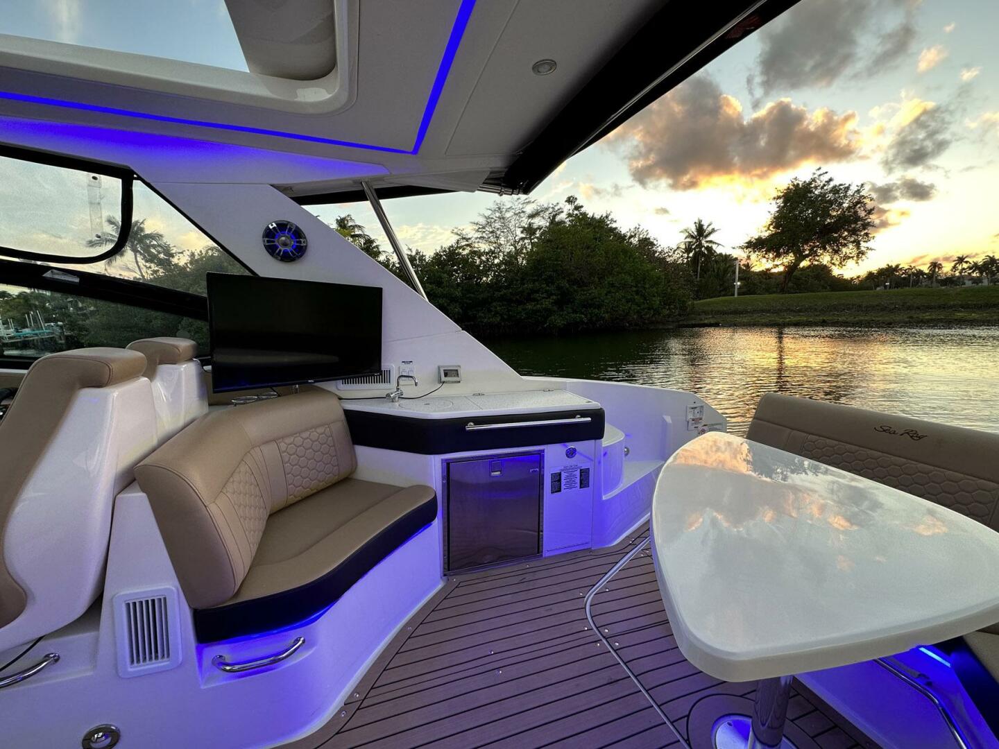 Sea Ray-Sundancer 320 2021 -Hollywood-Florida-United States-4191049 | Thumbnail