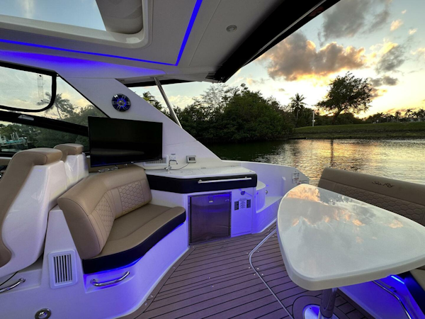 Sea Ray-Sundancer 320 2021 -Hollywood-Florida-United States-4191049