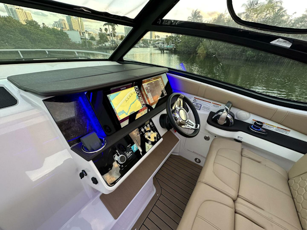 Sea Ray-Sundancer 320 2021 -Hollywood-Florida-United States-4191044
