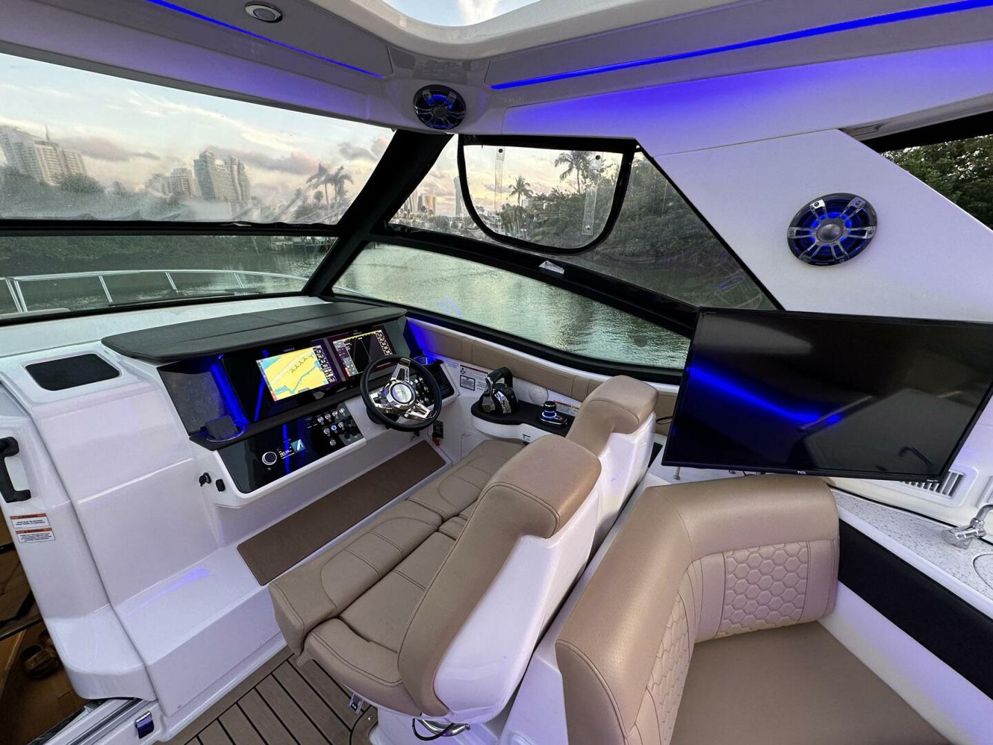 Sea Ray-Sundancer 320 2021 -Hollywood-Florida-United States-4191046 | Thumbnail
