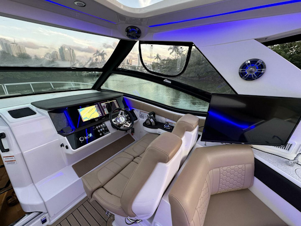 Sea Ray-Sundancer 320 2021 -Hollywood-Florida-United States-4191046