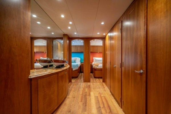 Hatteras 2003-CLAIRE Boca Raton-Florida-United States-Lower Deck Guest Foyer-4193719