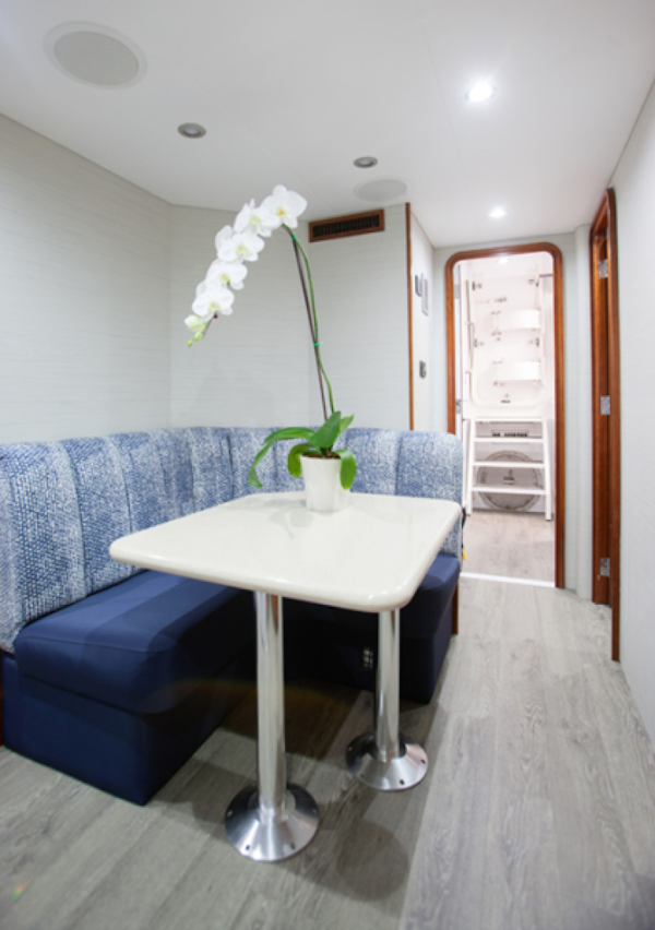 Westport-Raised Pilothouse 2003-HANNAH Aventura-Florida-United States-Crew Lounge / Dinette-4200001