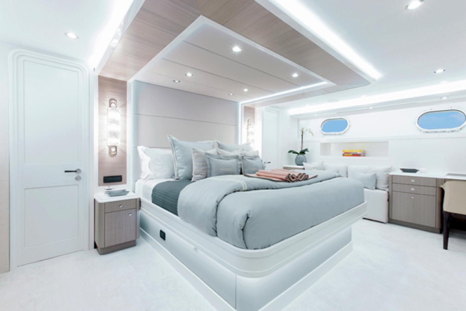Westport-Raised Pilothouse 2003-HANNAH Aventura-Florida-United States-Master Stateroom-4199964 | Thumbnail
