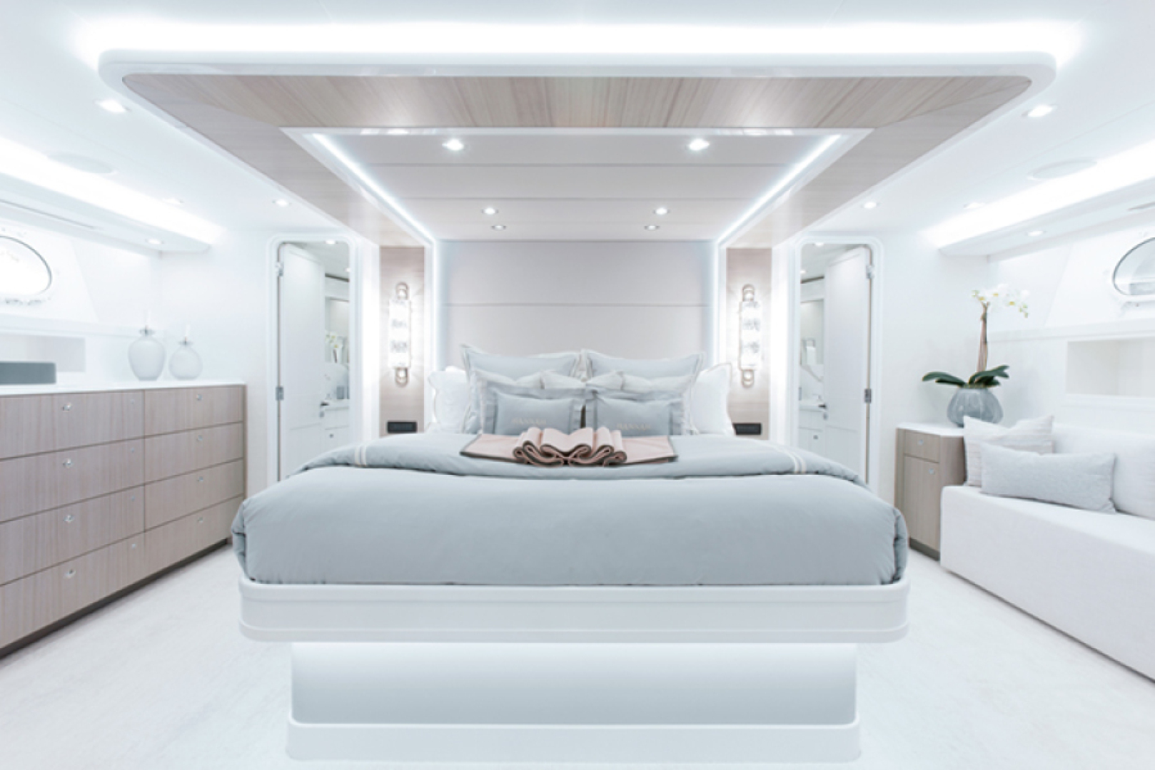 Westport-Raised Pilothouse 2003-HANNAH Aventura-Florida-United States-Master Stateroom-4199962 | Thumbnail