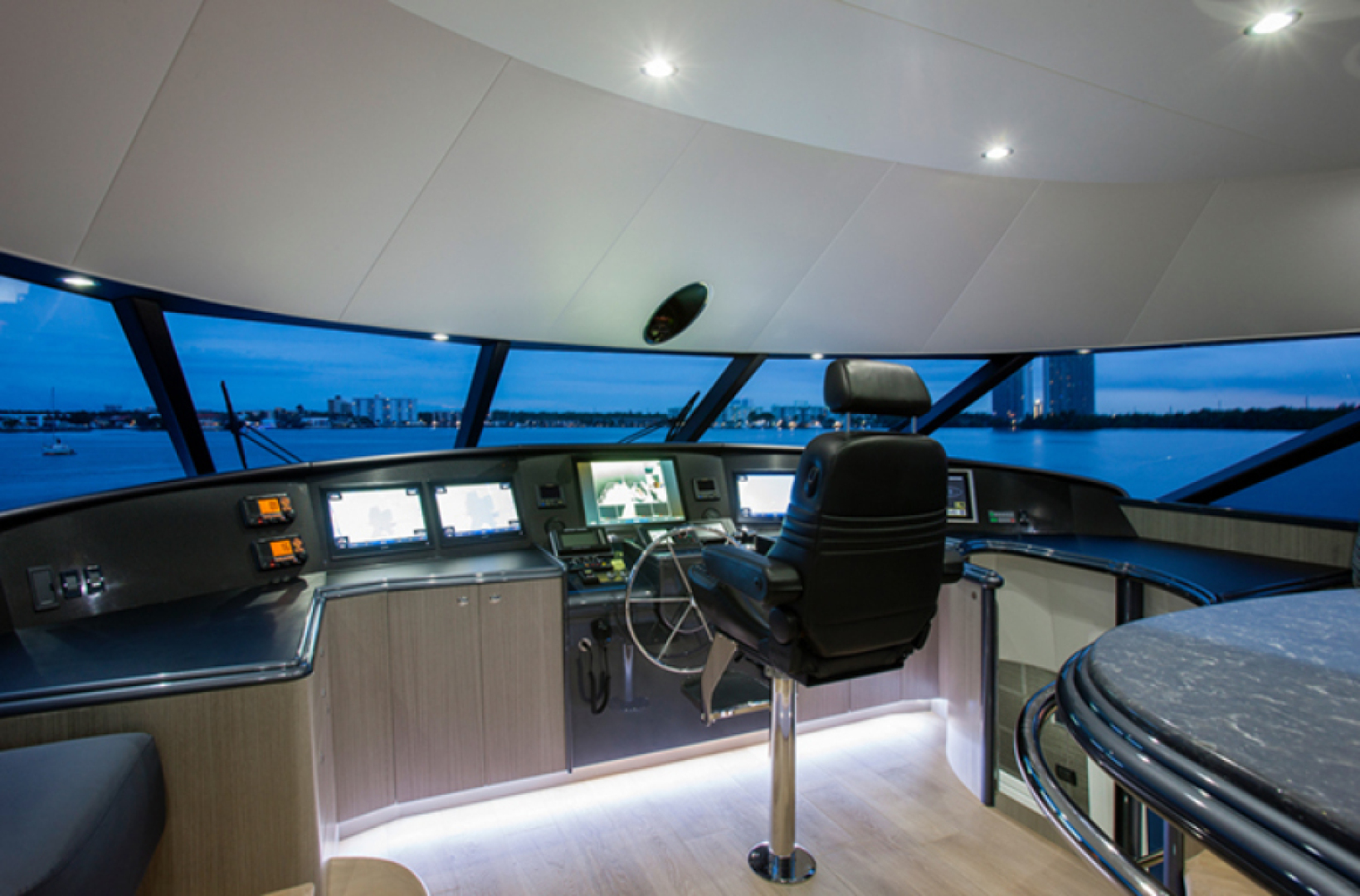 Westport-Raised Pilothouse 2003-HANNAH Aventura-Florida-United States-Pilothouse-4199951 | Thumbnail