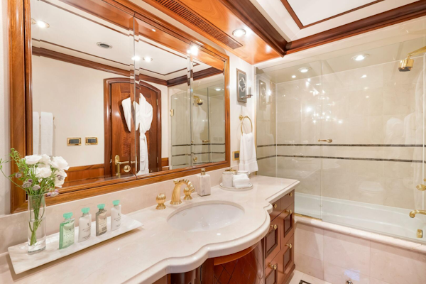 Richmond Yachts 2004-MISS STEPHANIE Norman Point-Bahamas-Lower Deck Ensuite-4556276