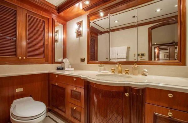 Richmond Yachts 2004-MISS STEPHANIE Norman Point-Bahamas-Bridge Deck VIP Ensuite-4556286
