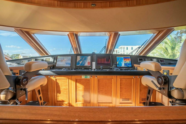 Richmond Yachts 2004-MISS STEPHANIE Norman Point-Bahamas-Bridge Deck Wheelhouse-4556281