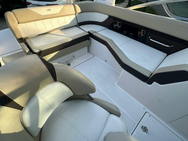Regal-24 FasDeck 2015 -Fort Lauderdale-Florida-United States-4240259