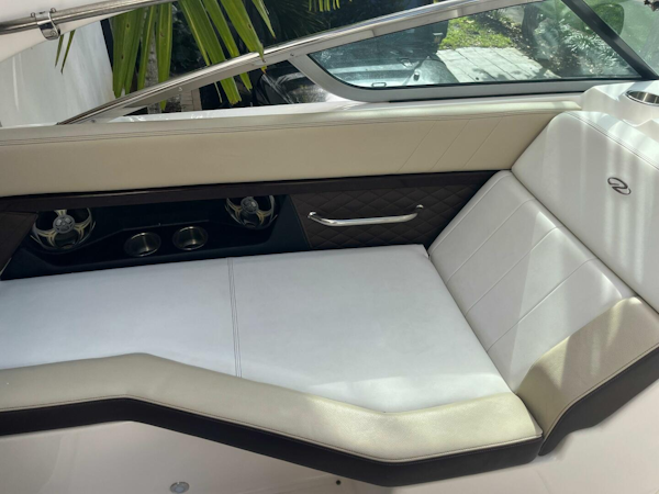 Regal-24 FasDeck 2015 -Fort Lauderdale-Florida-United States-4240263