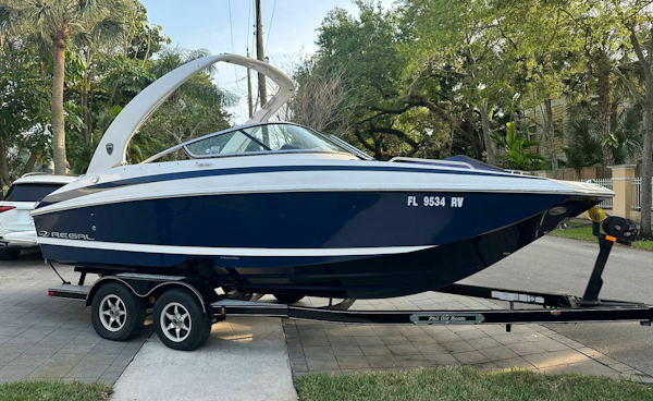 Regal-24 FasDeck 2015 -Fort Lauderdale-Florida-United States-4240244
