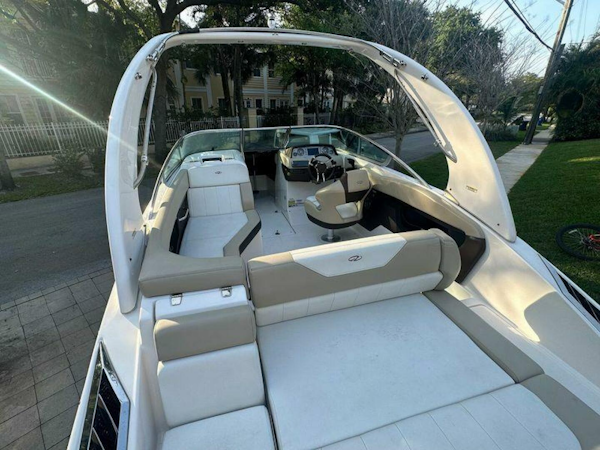Regal-24 FasDeck 2015 -Fort Lauderdale-Florida-United States-4240251