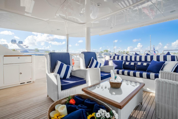 Horizon-Model Tri-Deck 2009-STATUS QUO Fort lauderdale-Florida-United States-4372637