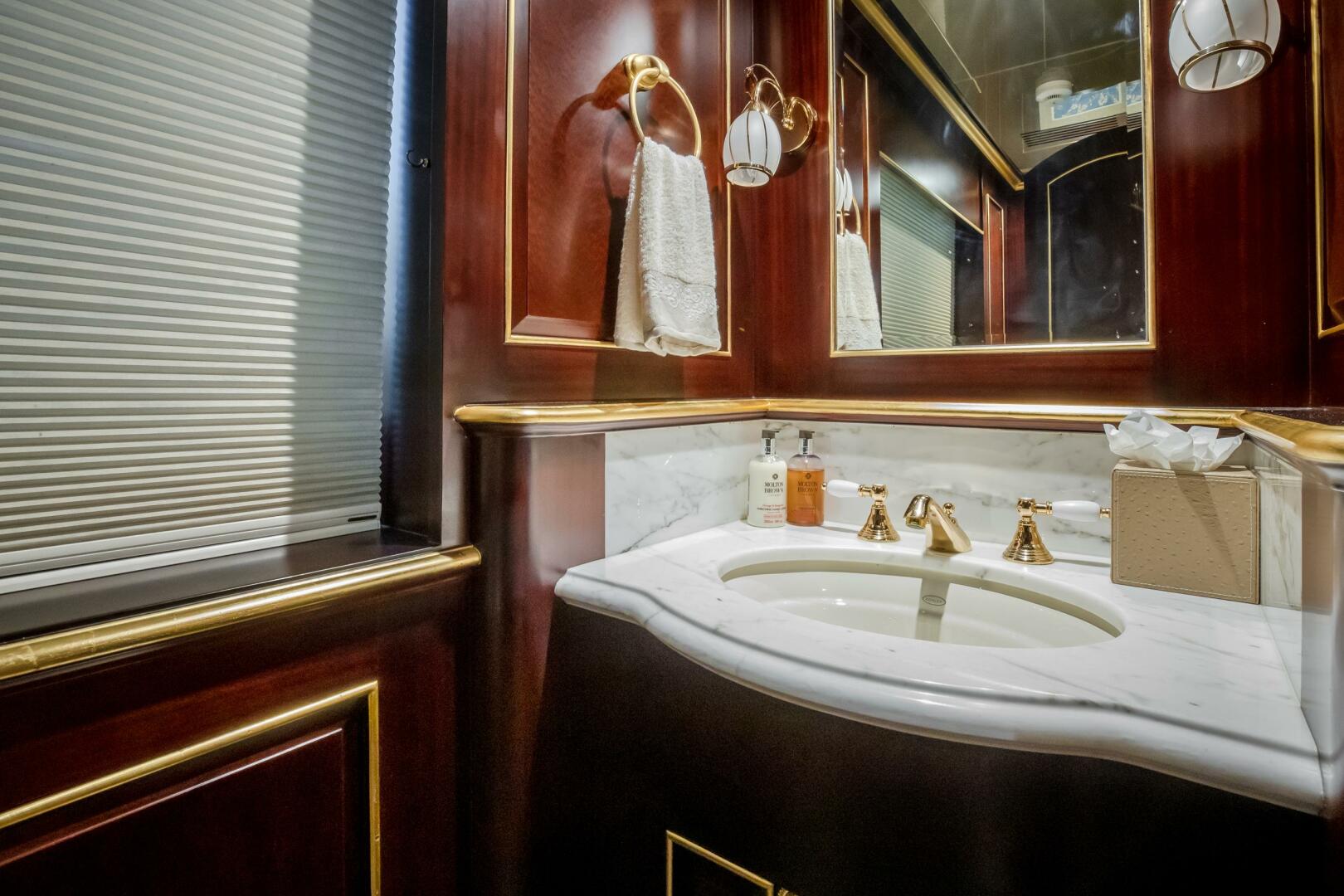 Horizon-Model Tri-Deck 2009-STATUS QUO Fort lauderdale-Florida-United States-4230507 | Thumbnail