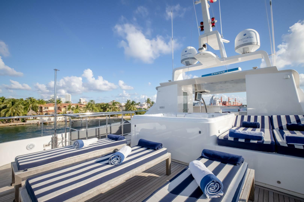 Horizon-Model Tri-Deck 2009-STATUS QUO Fort lauderdale-Florida-United States-4372636