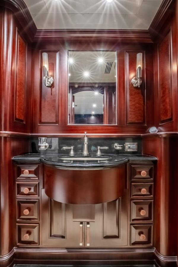 Horizon-Model Tri-Deck 2009-STATUS QUO Fort lauderdale-Florida-United States-4230529