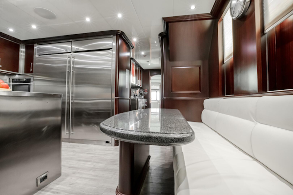 Horizon-Model Tri-Deck 2009-STATUS QUO Fort lauderdale-Florida-United States-4230510