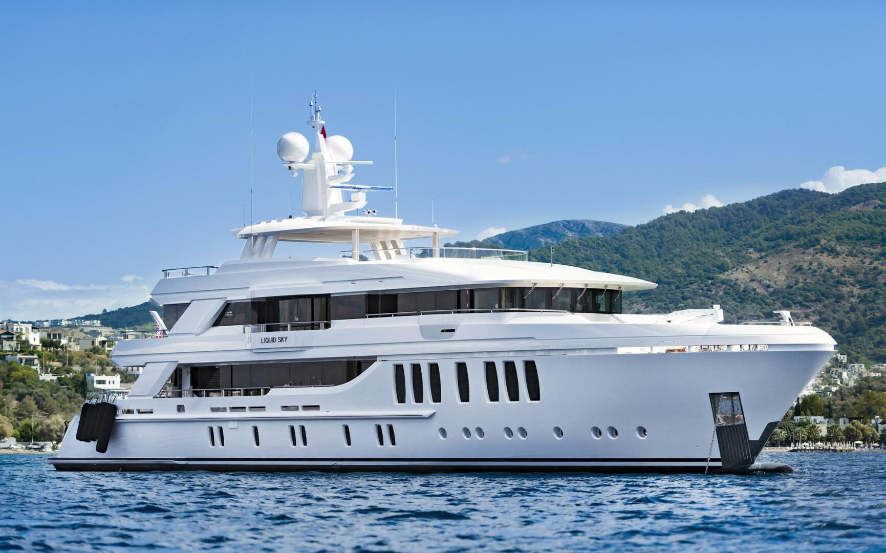 CMB Yachts 2017-Liquid Sky Cannes-France-4263536 | Thumbnail