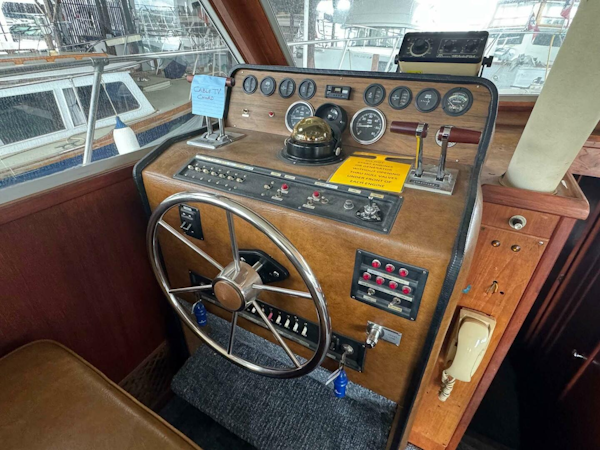 Uniflite-Sport Sedan 1976-SARAH LIZ Seattle-Washington-United States-4314392
