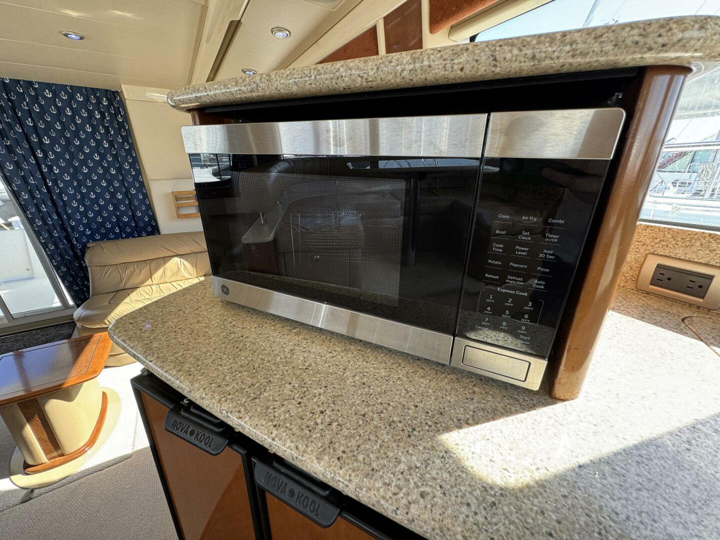 Meridian-411 Sedan Bridge 2006-Coastal Voyager Mount Pleasant-South Carolina-United States-4386565 | Thumbnail