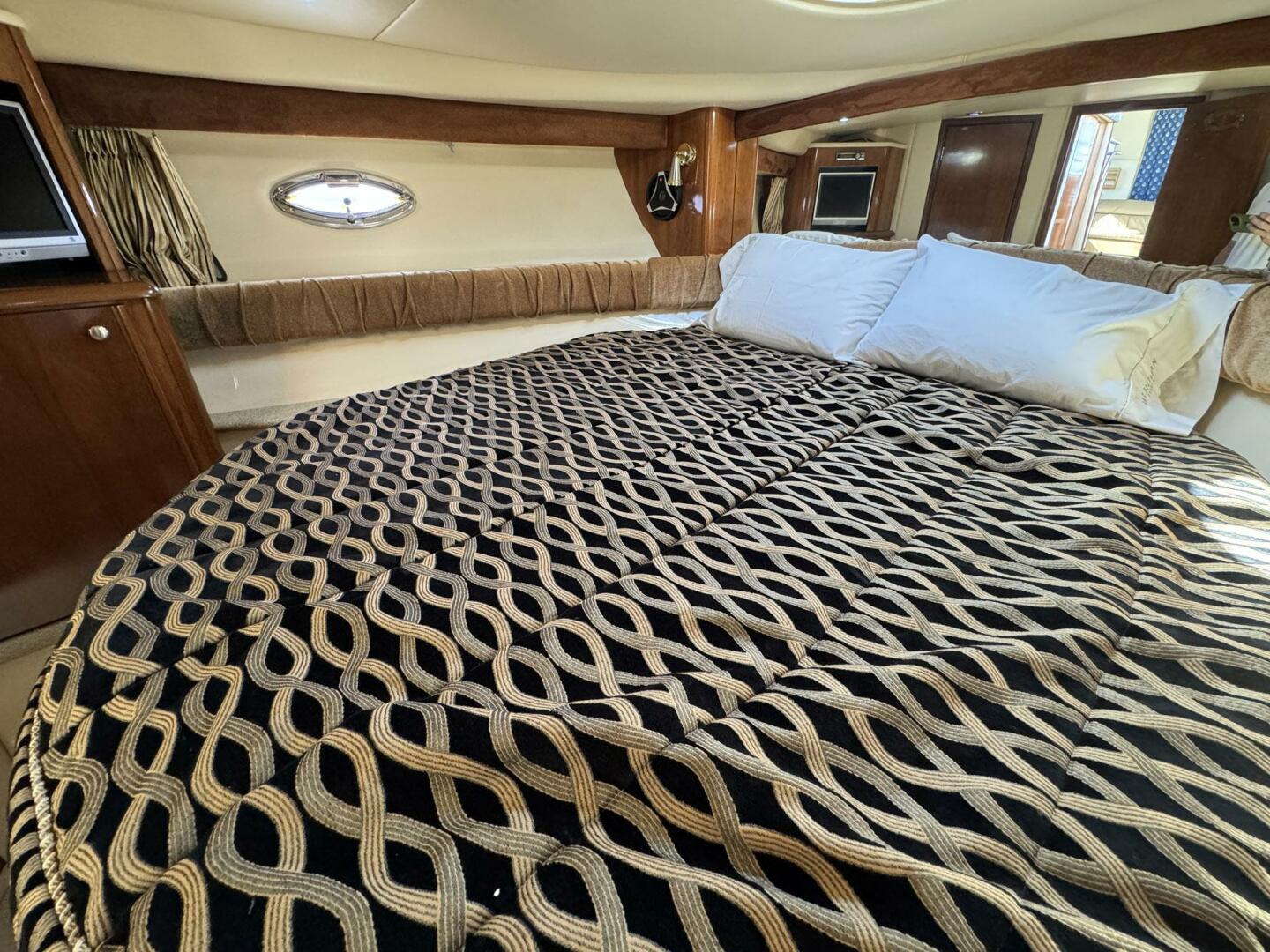 Meridian-411 Sedan Bridge 2006-Coastal Voyager Mount Pleasant-South Carolina-United States-4386577 | Thumbnail