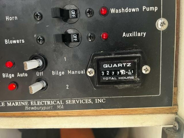 Bertram-31 1975-LITTLE EVA Newburyport-Massachusetts-United States-LITTLE EVA_Genset Breaker-4339154