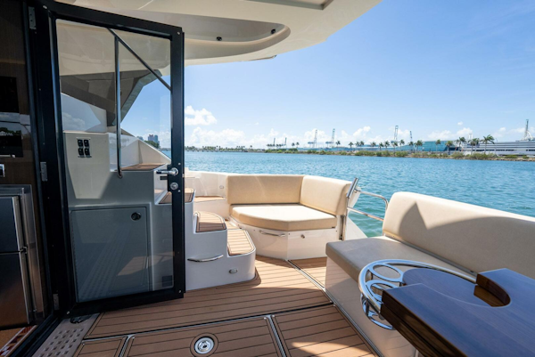 Carver-C52 Command Bridge 2018-ROLL TIDE II Fort Lauderdale-Florida-United States-4370526