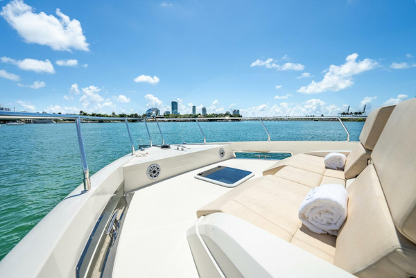 Carver-C52 Command Bridge 2018-ROLL TIDE II Fort Lauderdale-Florida-United States-4370514
