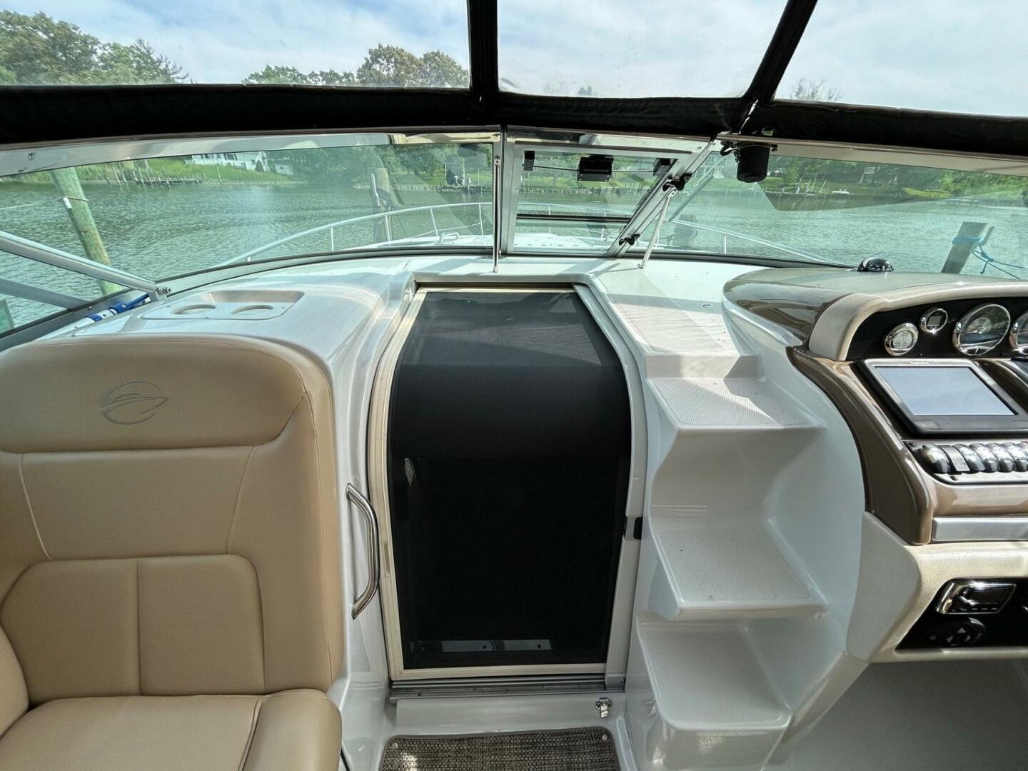 Crownline-350 SY 2015 -Essex-Maryland-United States-4377881 | Thumbnail