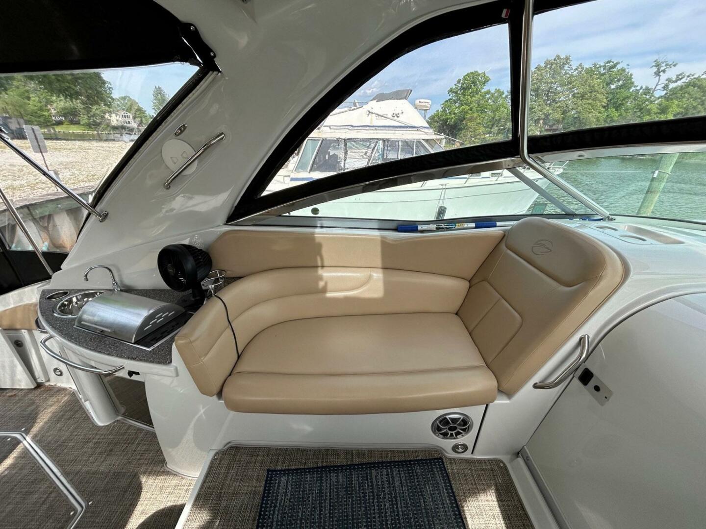 Crownline-350 SY 2015 -Essex-Maryland-United States-4377885 | Thumbnail