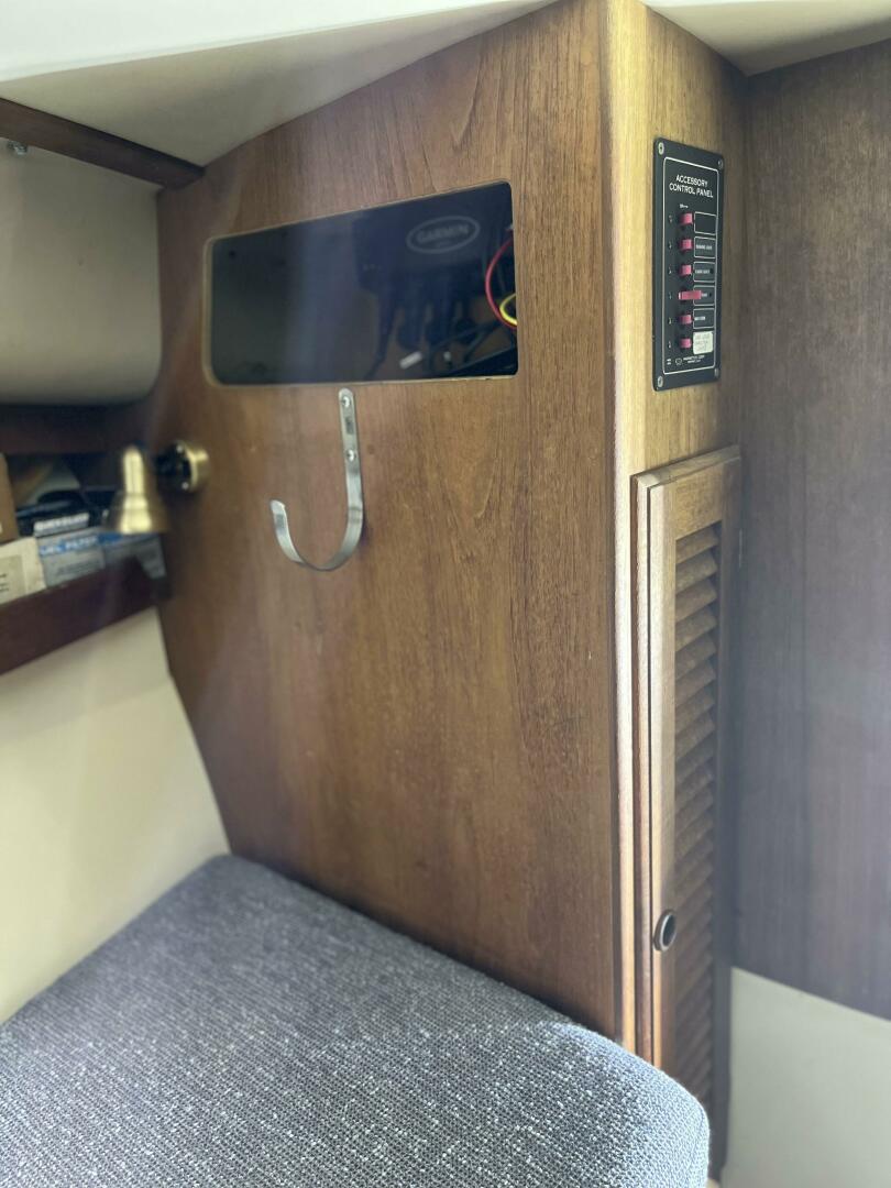 Northcoast-Sportfish 1989-UNCLE BILL Jonesport-Maine-United States-Starboard hanging locker in aft cabin-4400914 | Thumbnail