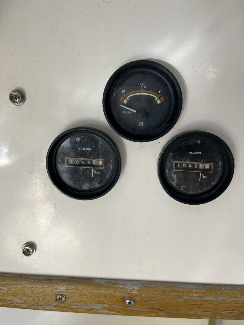 Northcoast-Sportfish 1989-UNCLE BILL Jonesport-Maine-United States-Fuel and engine gauges-4400915 | Thumbnail