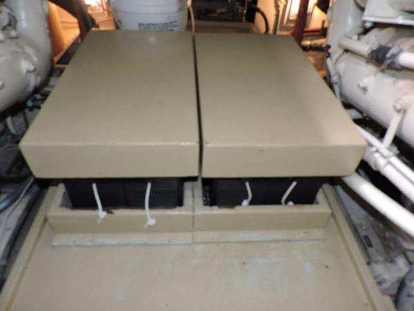 Post-44 1990-Lost Tarheel Fort Pierce-Florida-United States-66 Battery Storage Case-4456938