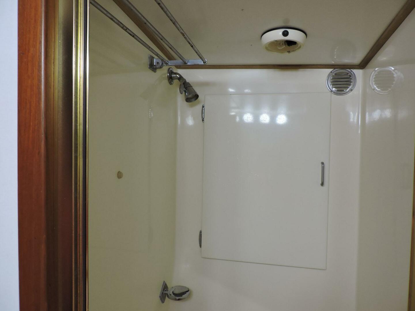 Post-44 1990-Lost Tarheel Fort Pierce-Florida-United States-46 Shower Storage-4456888 | Thumbnail