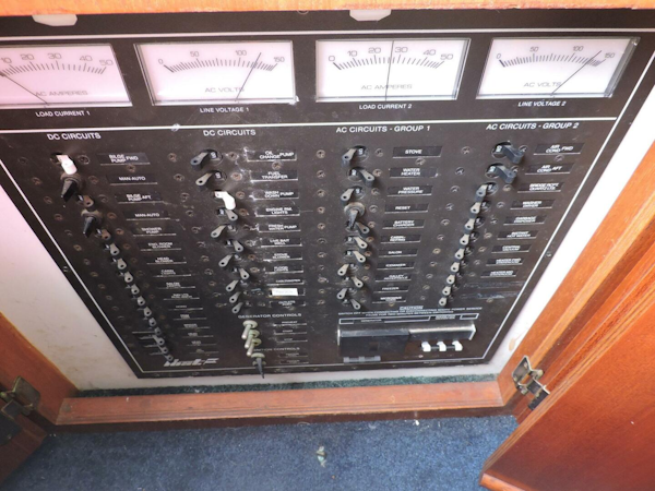 Post-44 1990-Lost Tarheel Fort Pierce-Florida-United States-52 AC DC Pannel-4456900
