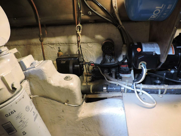 Post-44 1990-Lost Tarheel Fort Pierce-Florida-United States-59 Pumps-4456916