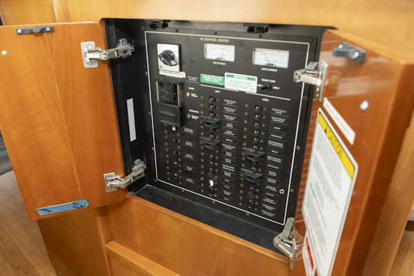 Carver-570 Voyager Pilothouse 2002-G SPOT Mount Pleasant-South Carolina-United States-4458754