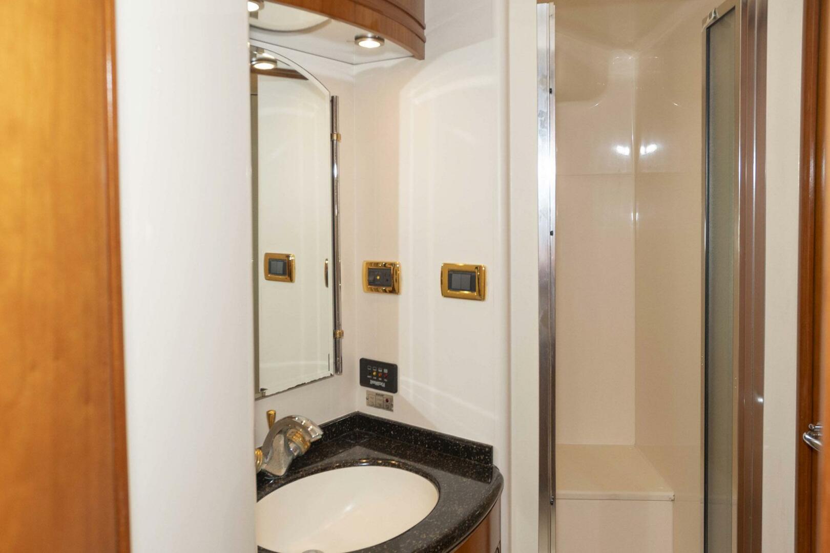 Carver-570 Voyager Pilothouse 2002-G SPOT Mount Pleasant-South Carolina-United States-4458768 | Thumbnail