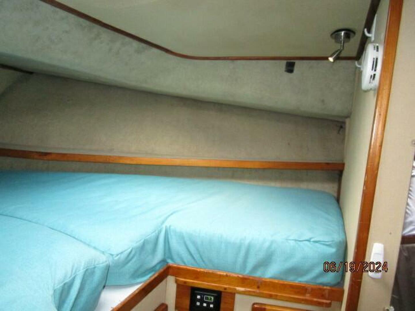 Mainship-40DC 1984-Phase II Bucksport-South Carolina-United States-40 Mainship guest stateroom starboard-4462864 | Thumbnail