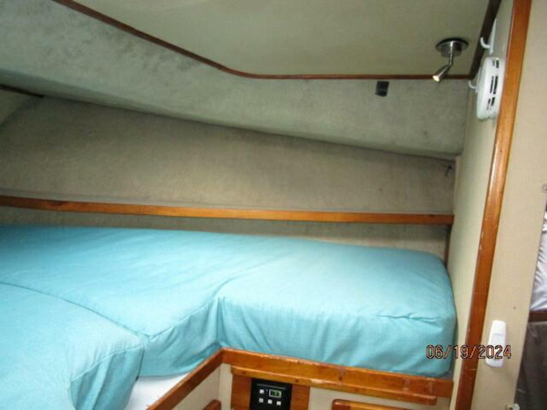 Mainship-40DC 1984-Phase II Bucksport-South Carolina-United States-40 Mainship guest stateroom starboard-4462864