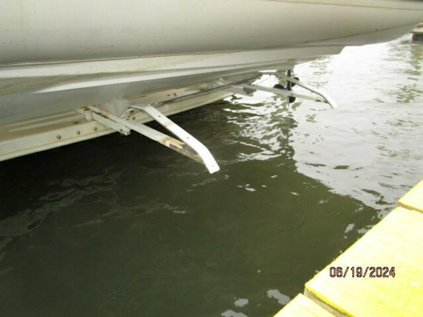 Mainship-40DC 1984-Phase II Bucksport-South Carolina-United States-40 Mainship tender chocks-4462901