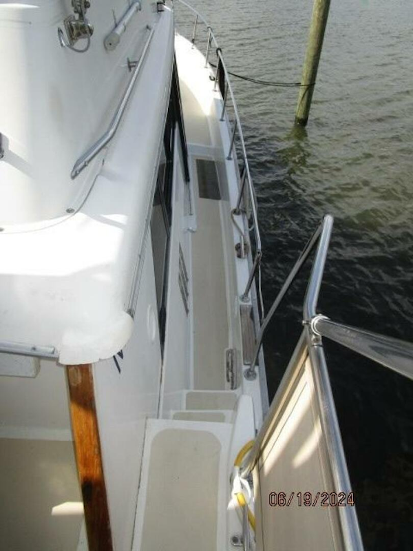 Mainship-40DC 1984-Phase II Bucksport-South Carolina-United States-40 Mainship starboard side deck2-4462895