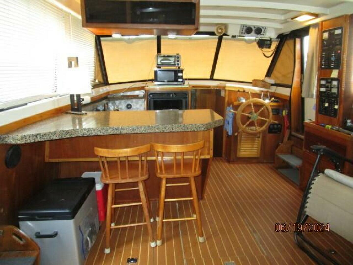 Mainship-40DC 1984-Phase II Bucksport-South Carolina-United States-40 Mainship salon forward-4462886 | Thumbnail