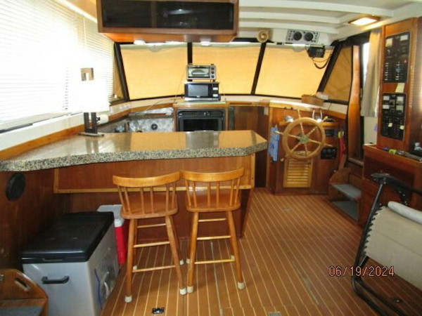Mainship-40DC 1984-Phase II Bucksport-South Carolina-United States-40 Mainship salon forward-4462886