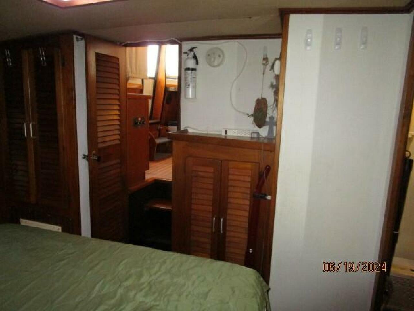Mainship-40DC 1984-Phase II Bucksport-South Carolina-United States-40 Mainship master stateroom forward-4462869 | Thumbnail