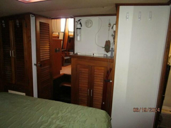 Mainship-40DC 1984-Phase II Bucksport-South Carolina-United States-40 Mainship master stateroom forward-4462869