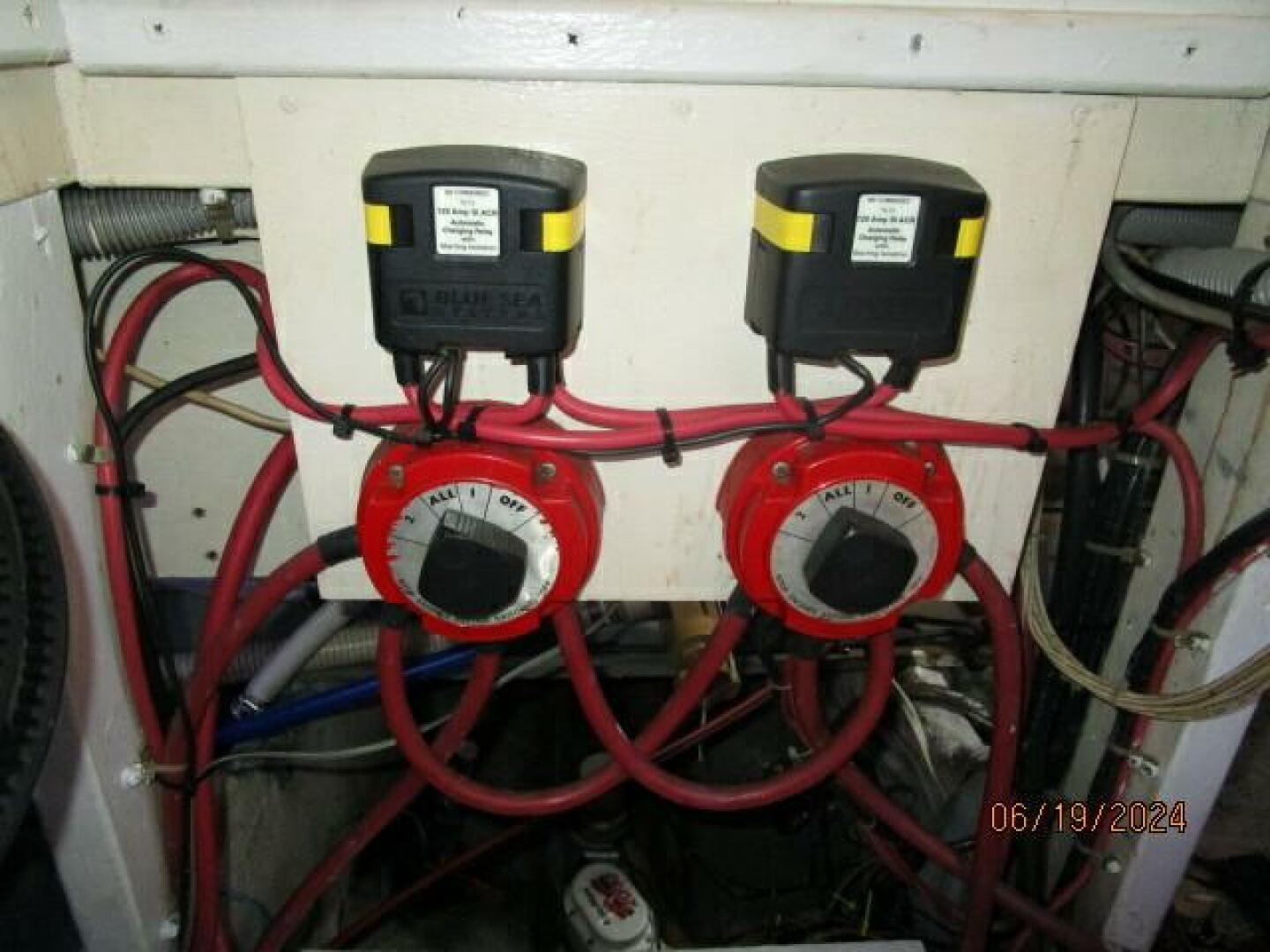 Mainship-40DC 1984-Phase II Bucksport-South Carolina-United States-40 Mainship battery switches-4462840 | Thumbnail
