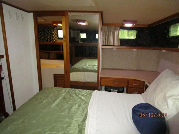 Mainship-40DC 1984-Phase II Bucksport-South Carolina-United States-40 Mainship master stateroom starboard-4462872
