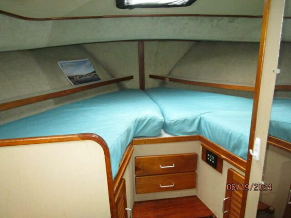 Mainship-40DC 1984-Phase II Bucksport-South Carolina-United States-40 Mainship guest stateroom-4462859